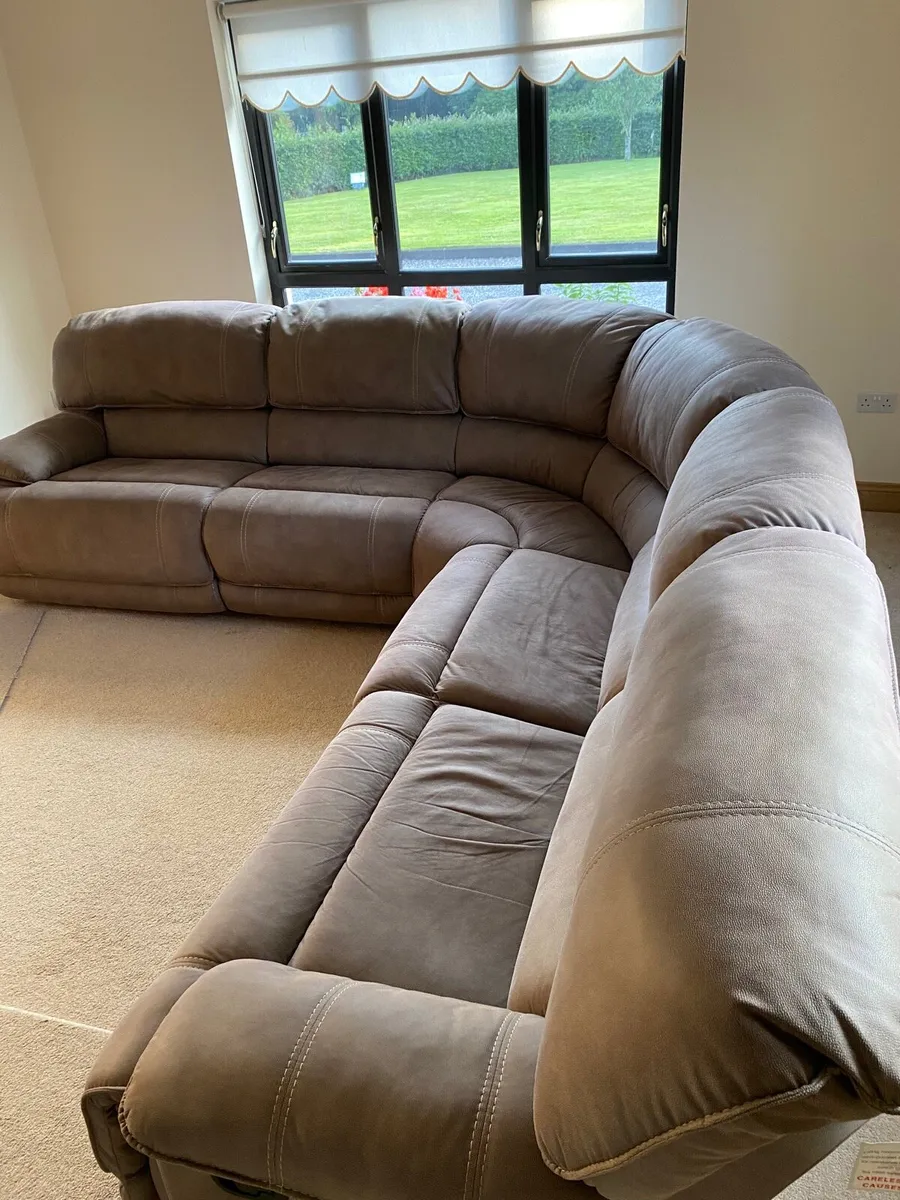 Corner sofa - Image 1