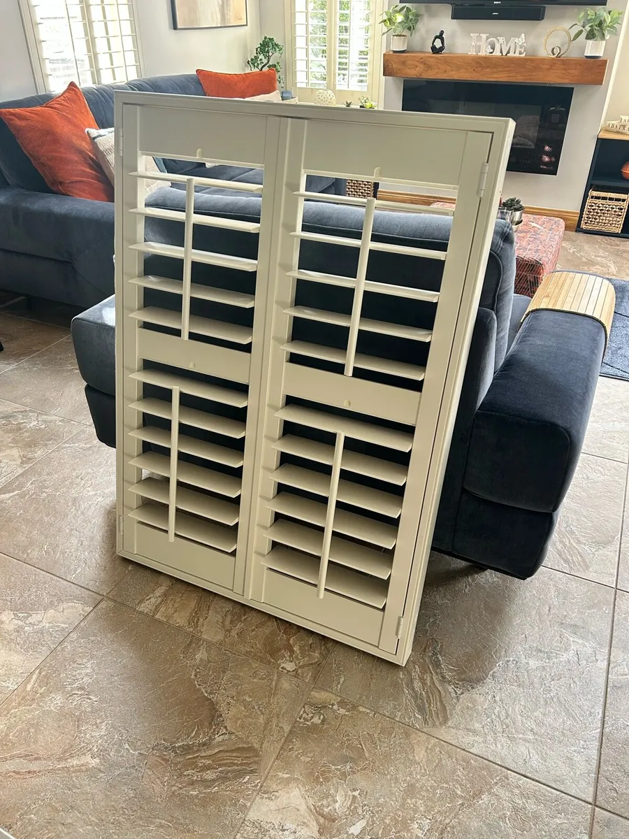 Cream plantation shutter blind - Image 2