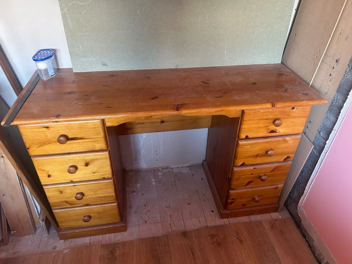 Bedroom furniture - Image 2