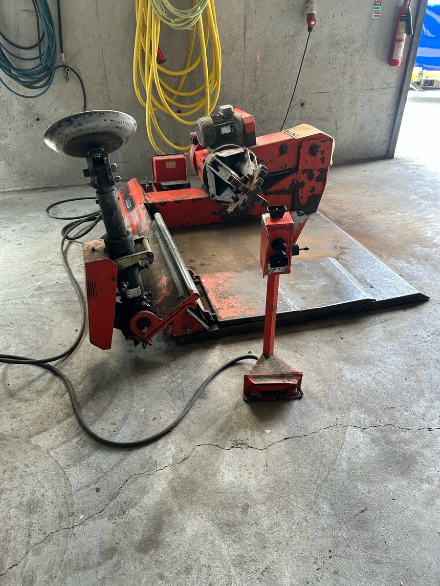 Truck and Tractor Tyre changer - Image 1