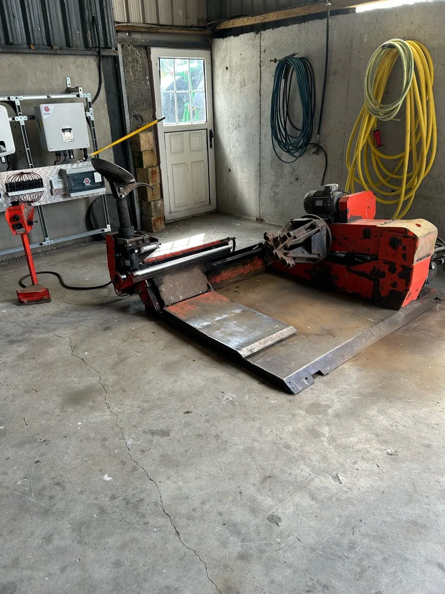 Truck and Tractor Tyre changer - Image 2