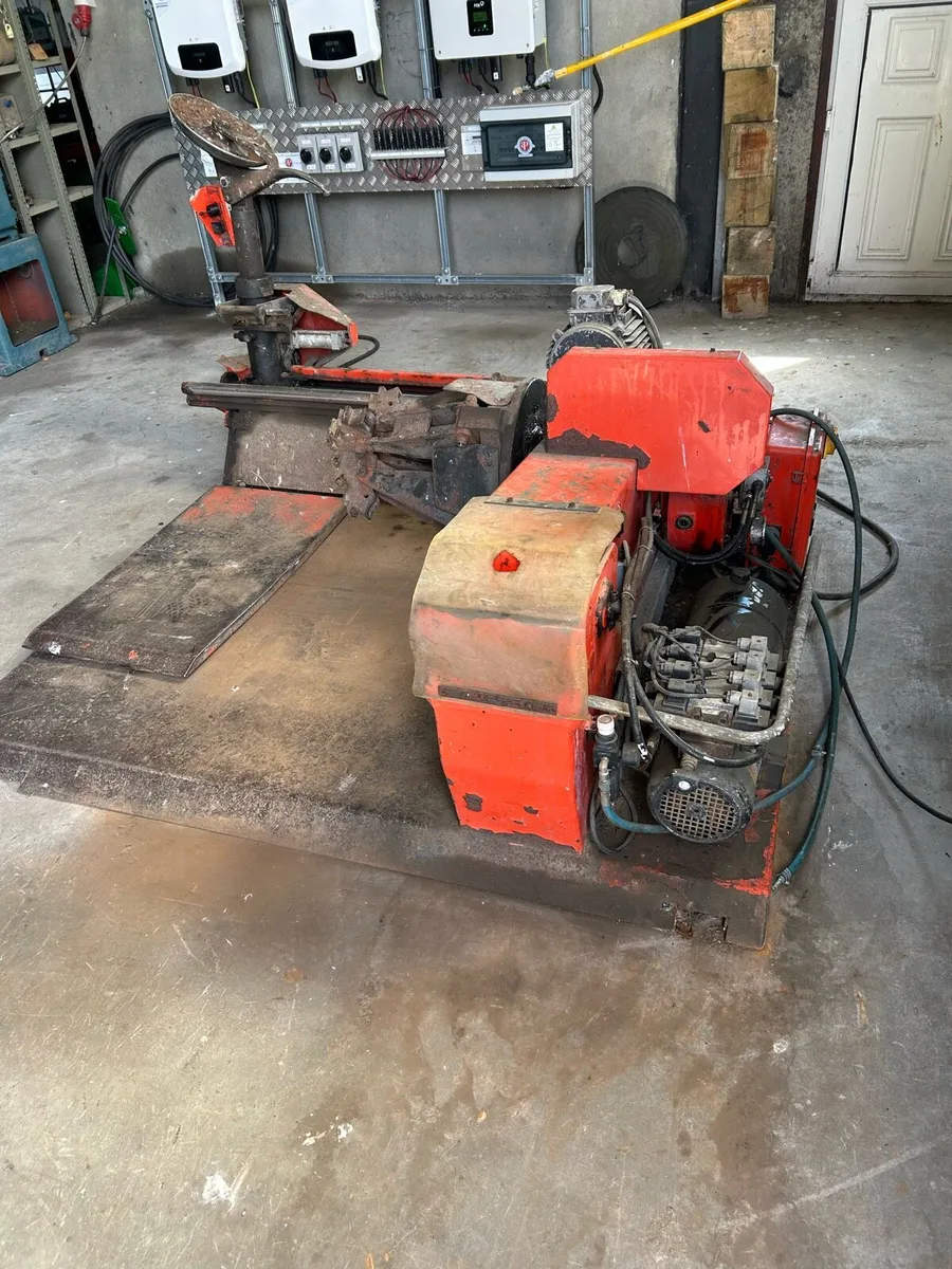 Truck and Tractor Tyre changer - Image 3