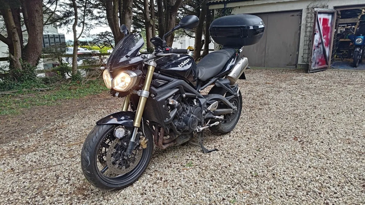 Triumph Street Triple 675 - Image 1