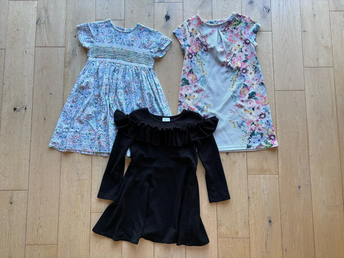 Girls clothes 4-5 years - Image 2