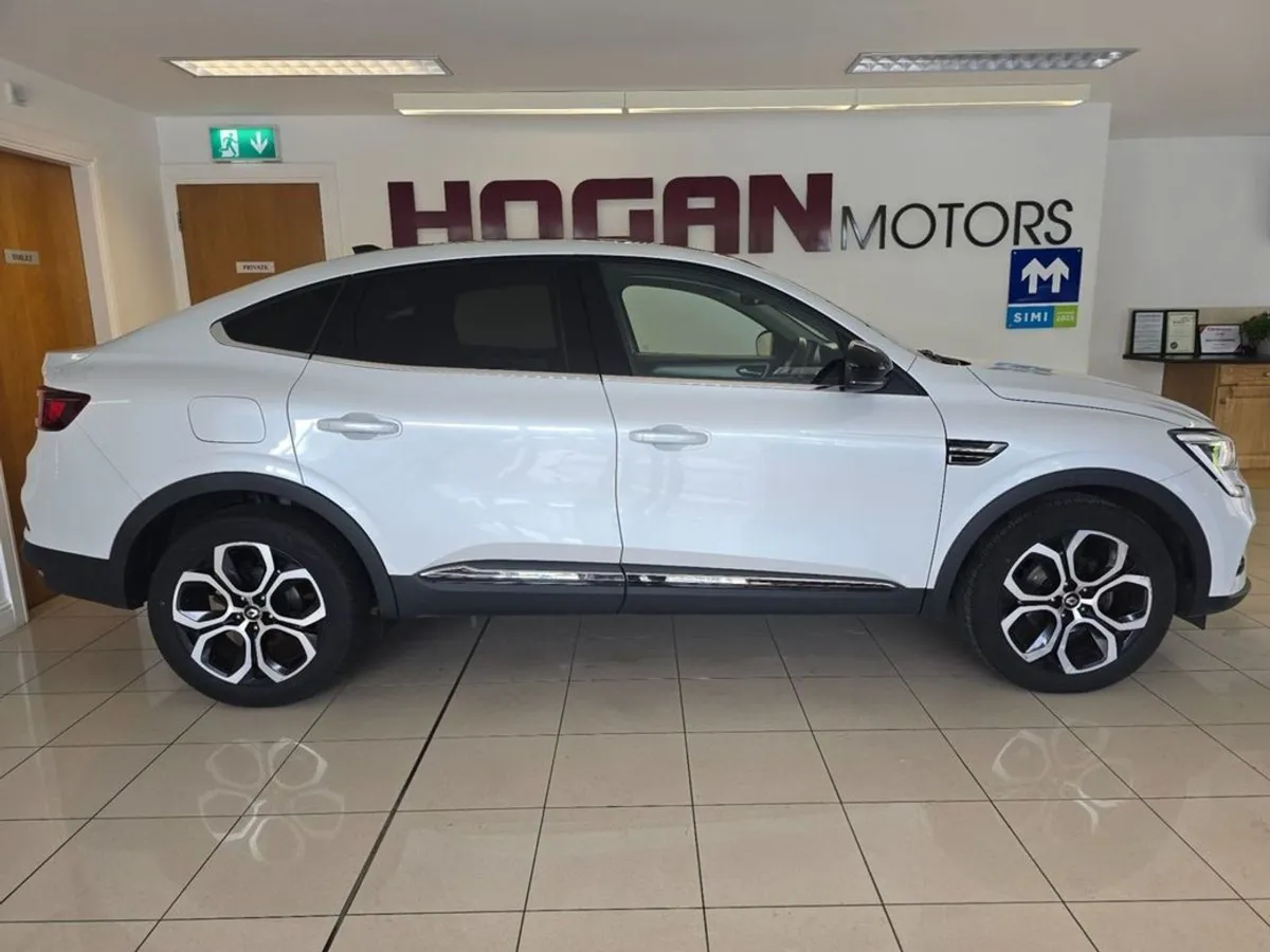Renault Arkana Techno TCE 140 Petrol Hybrid Autom - Image 3