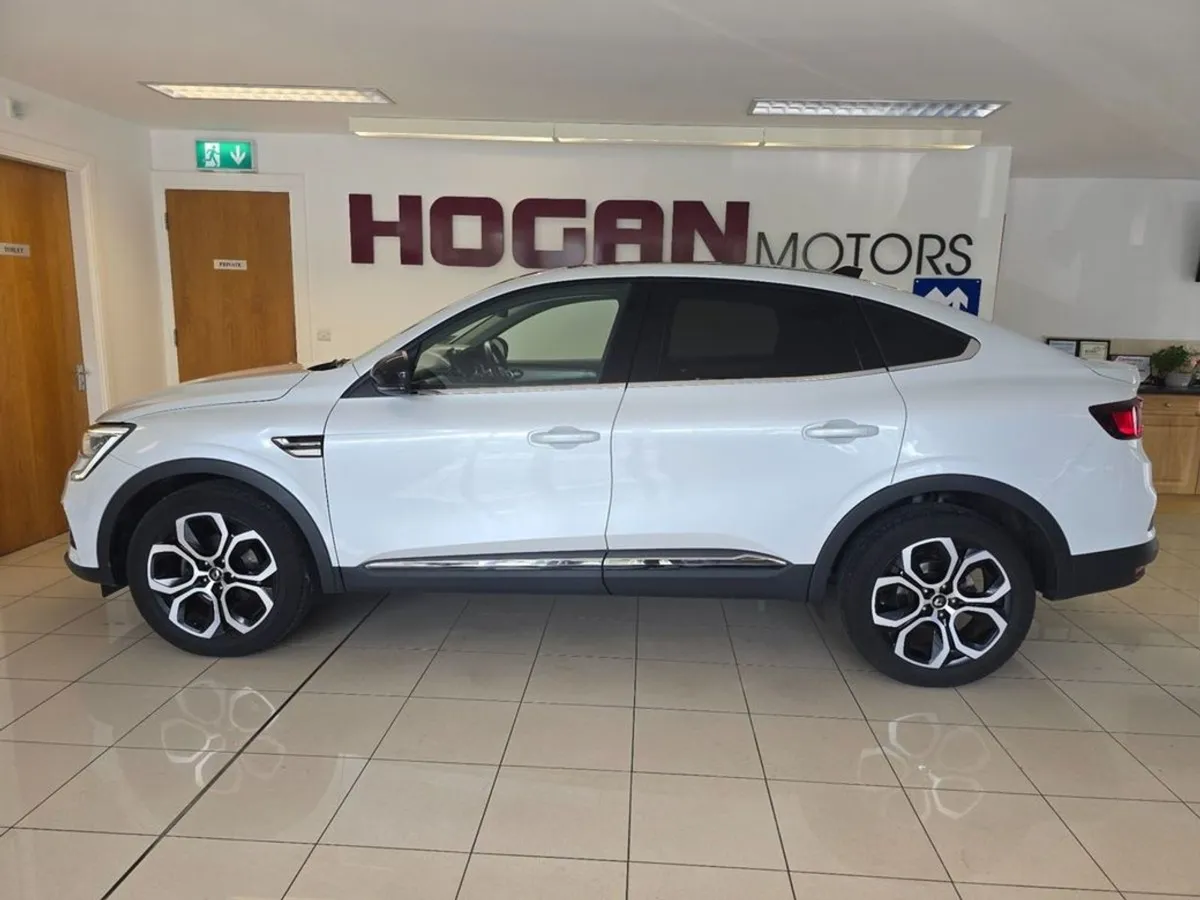 Renault Arkana Techno TCE 140 Petrol Hybrid Autom - Image 4
