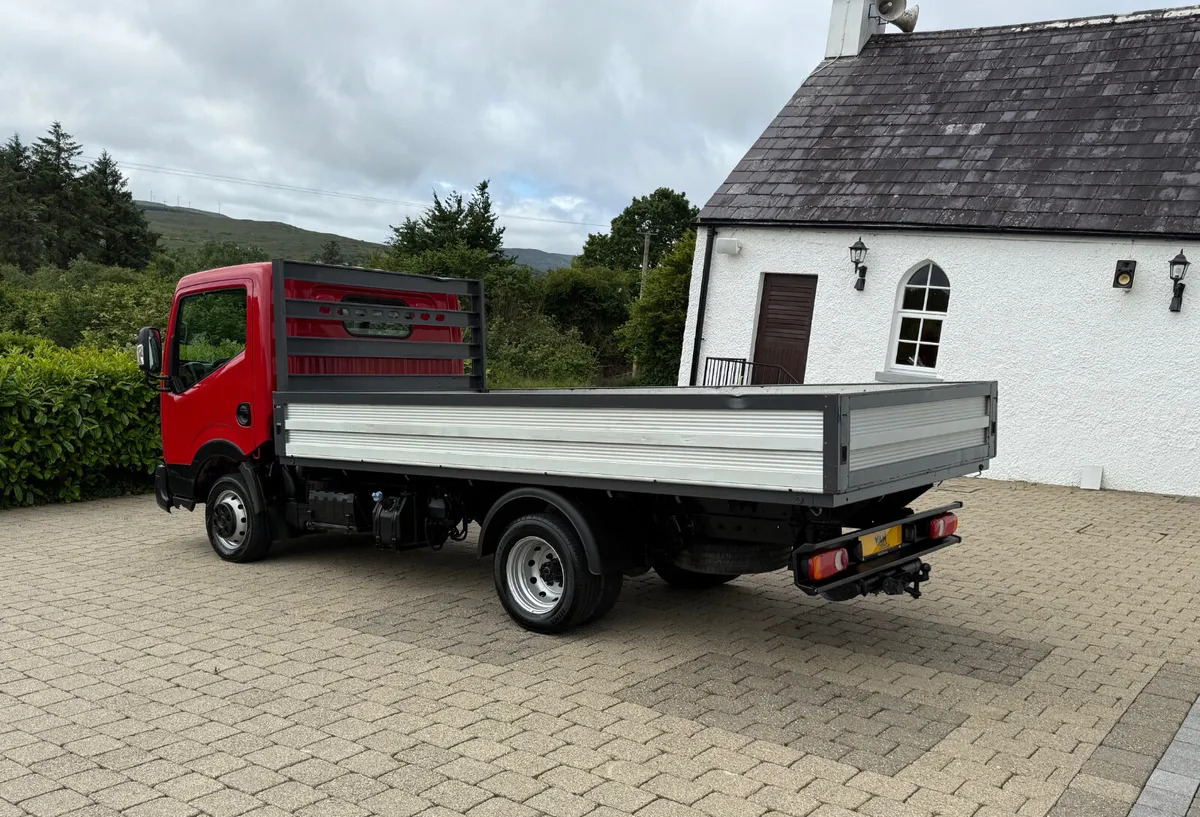 2016 (162) Nissan NT400 Cabstar Twinwheel Dropside - Image 4