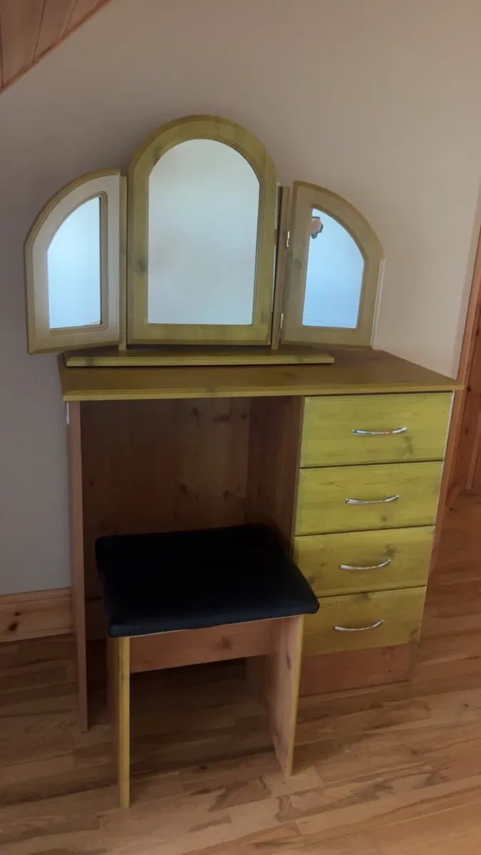 Dressing table - Image 1