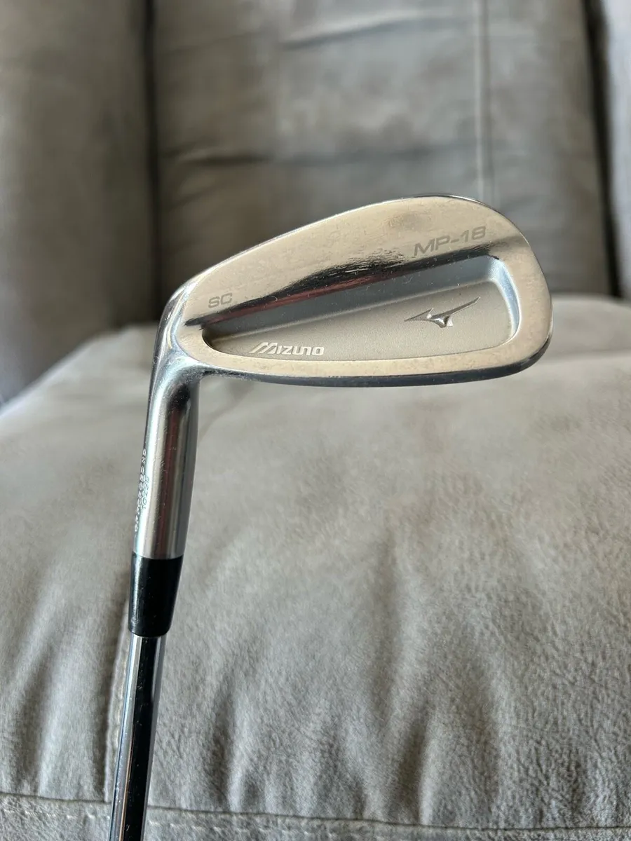 Mizuno MP18 Pitching Wedge Left Handed - Image 1