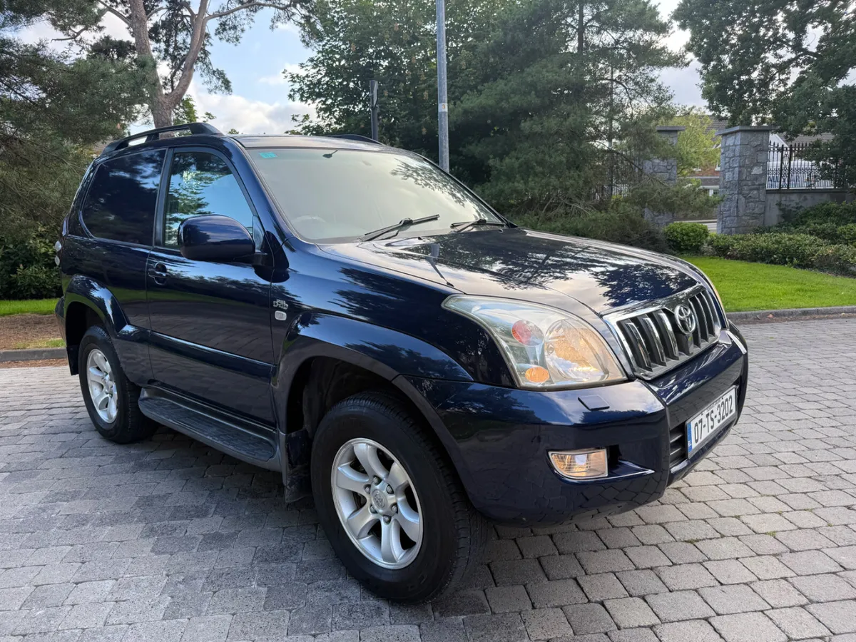 Toyota Land Cruiser 2007 1 Owner Low Kms - Image 2