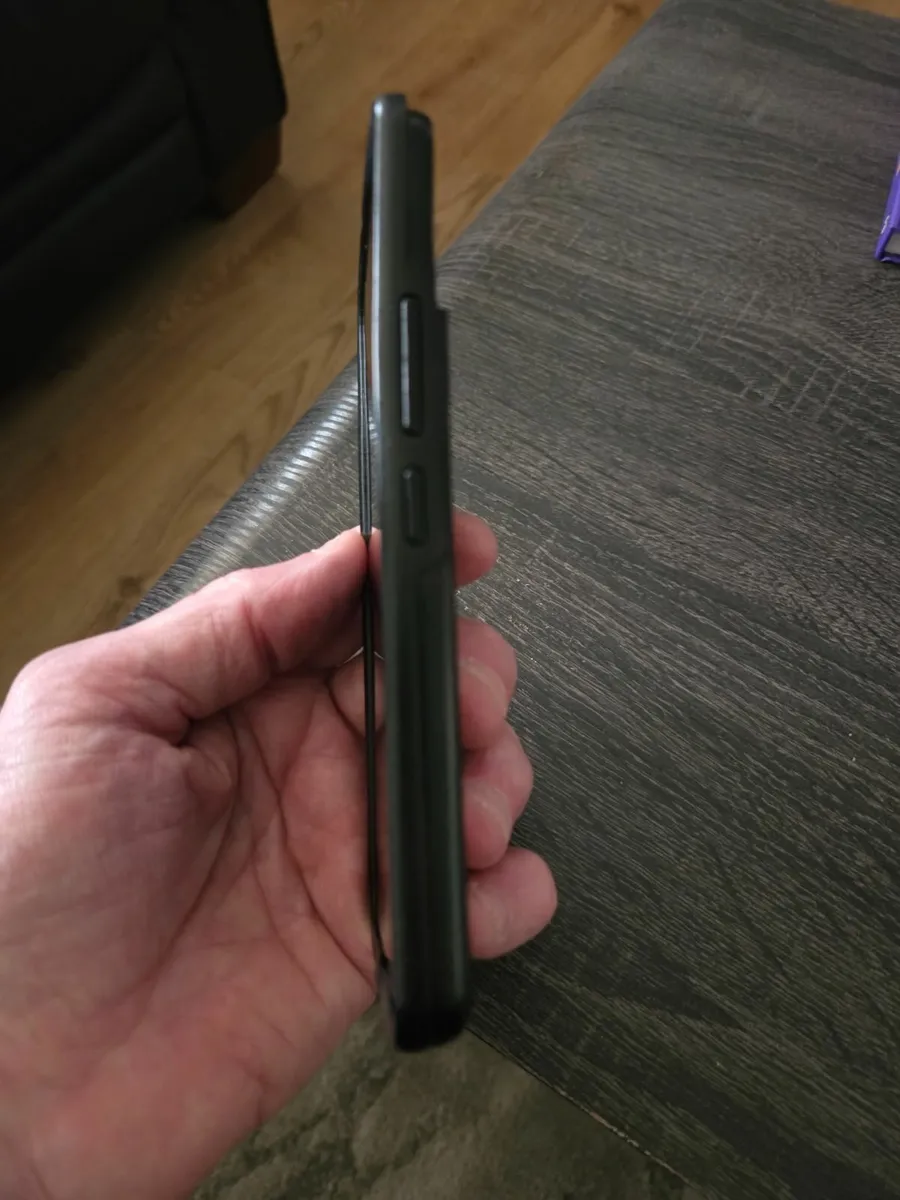 Samsung  S22    Phone - Image 2