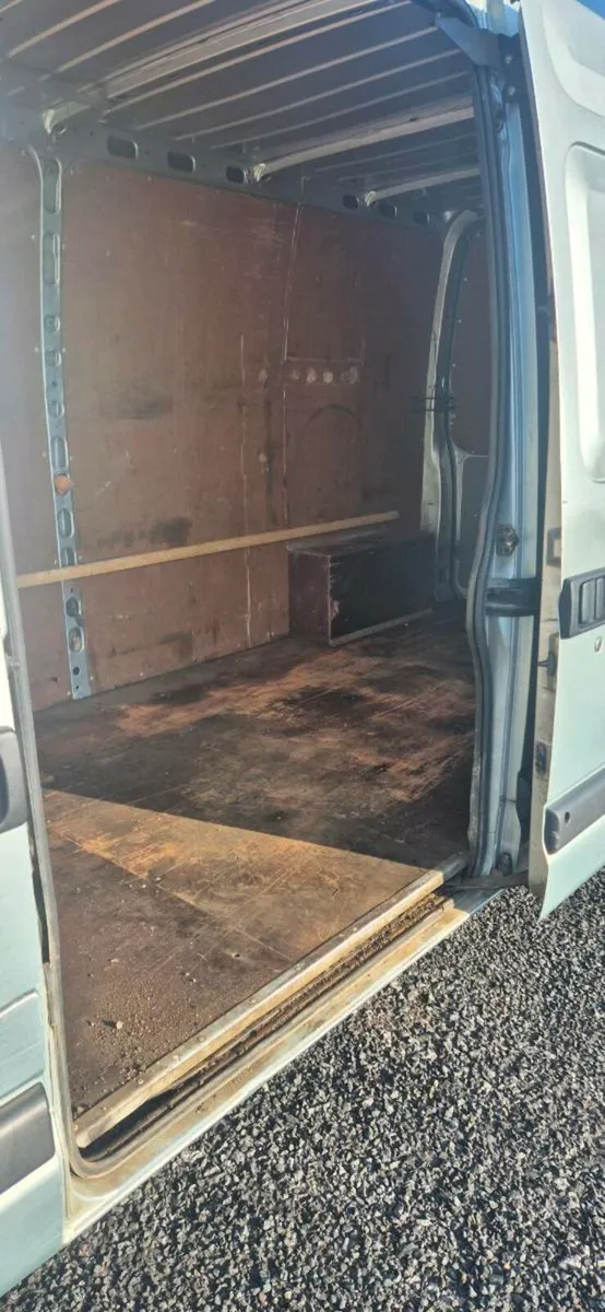 2005 Nissan Interstar - Image 4