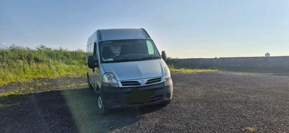 2005 Nissan Interstar - Image 1