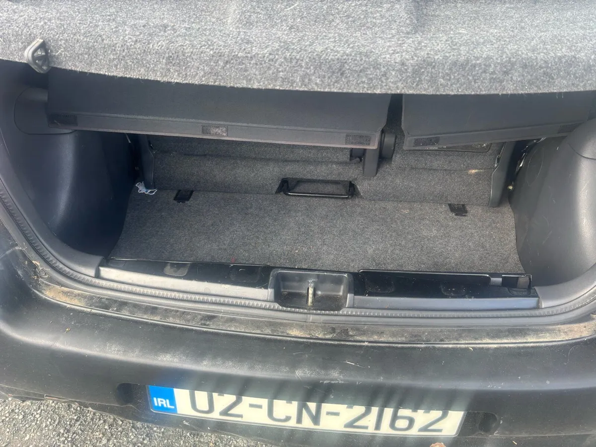 Car - Image 3