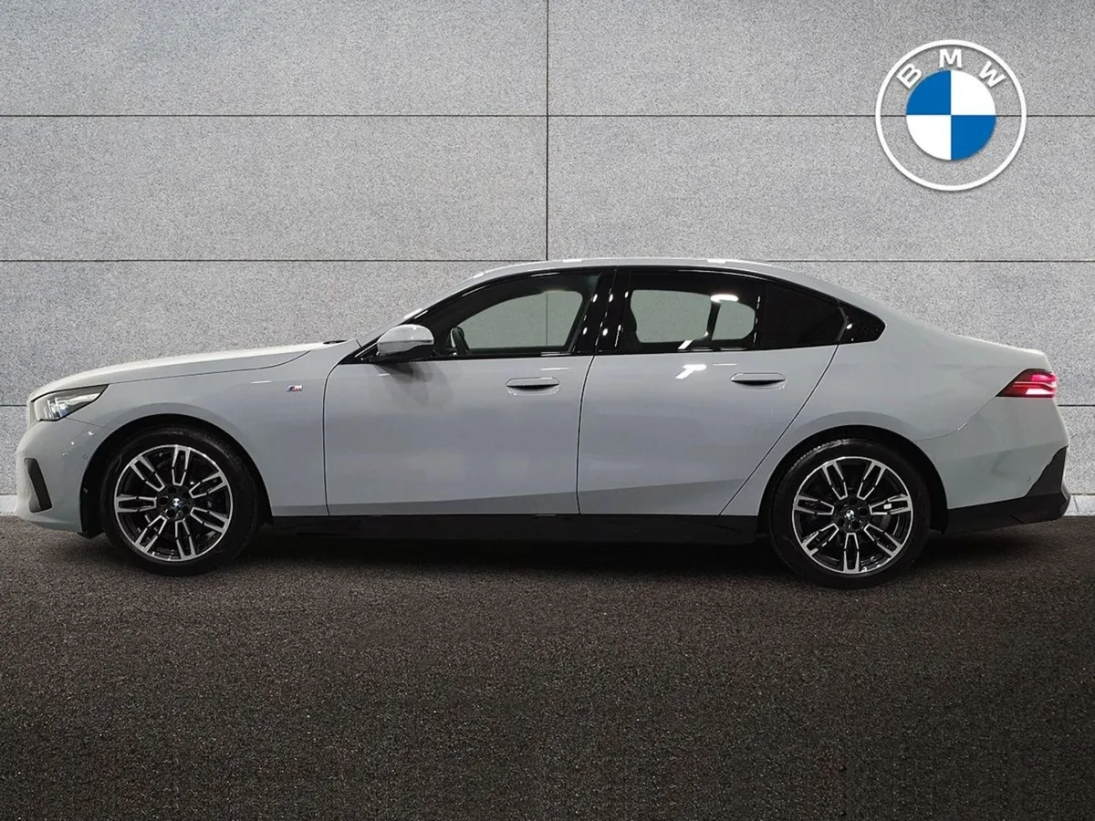BMW 5 Series 520i M Sport Saloon - Image 4
