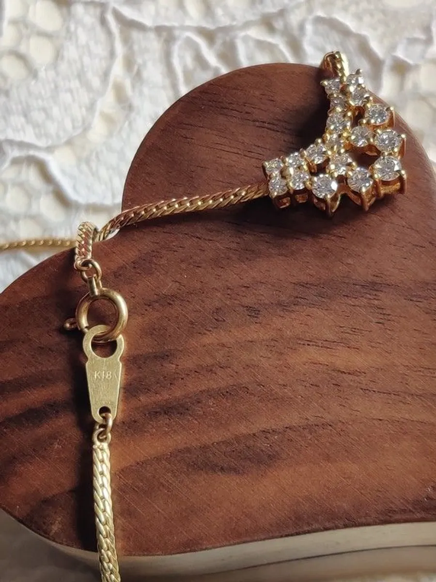 Stunning Diamond Necklace 18 Carat - Image 1