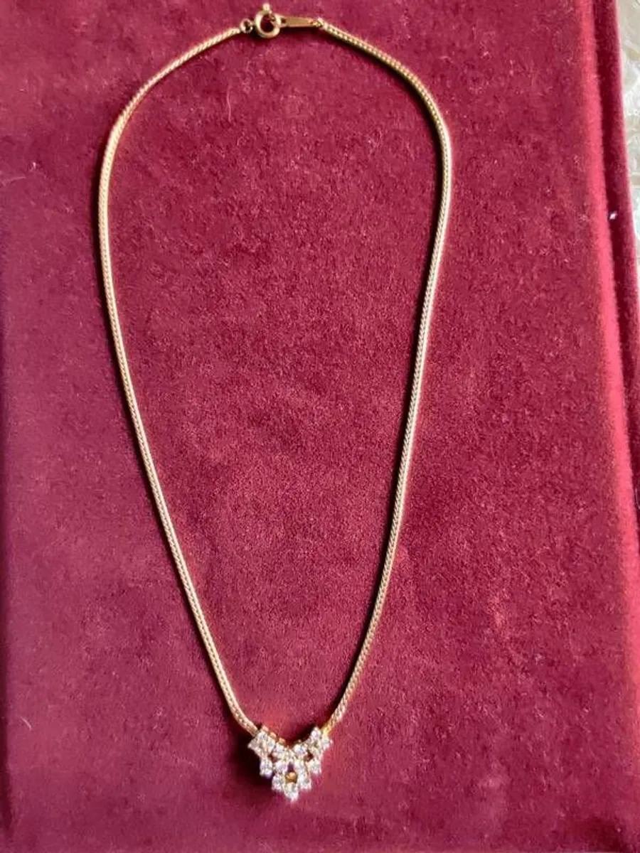 Stunning Diamond Necklace 18 Carat - Image 2