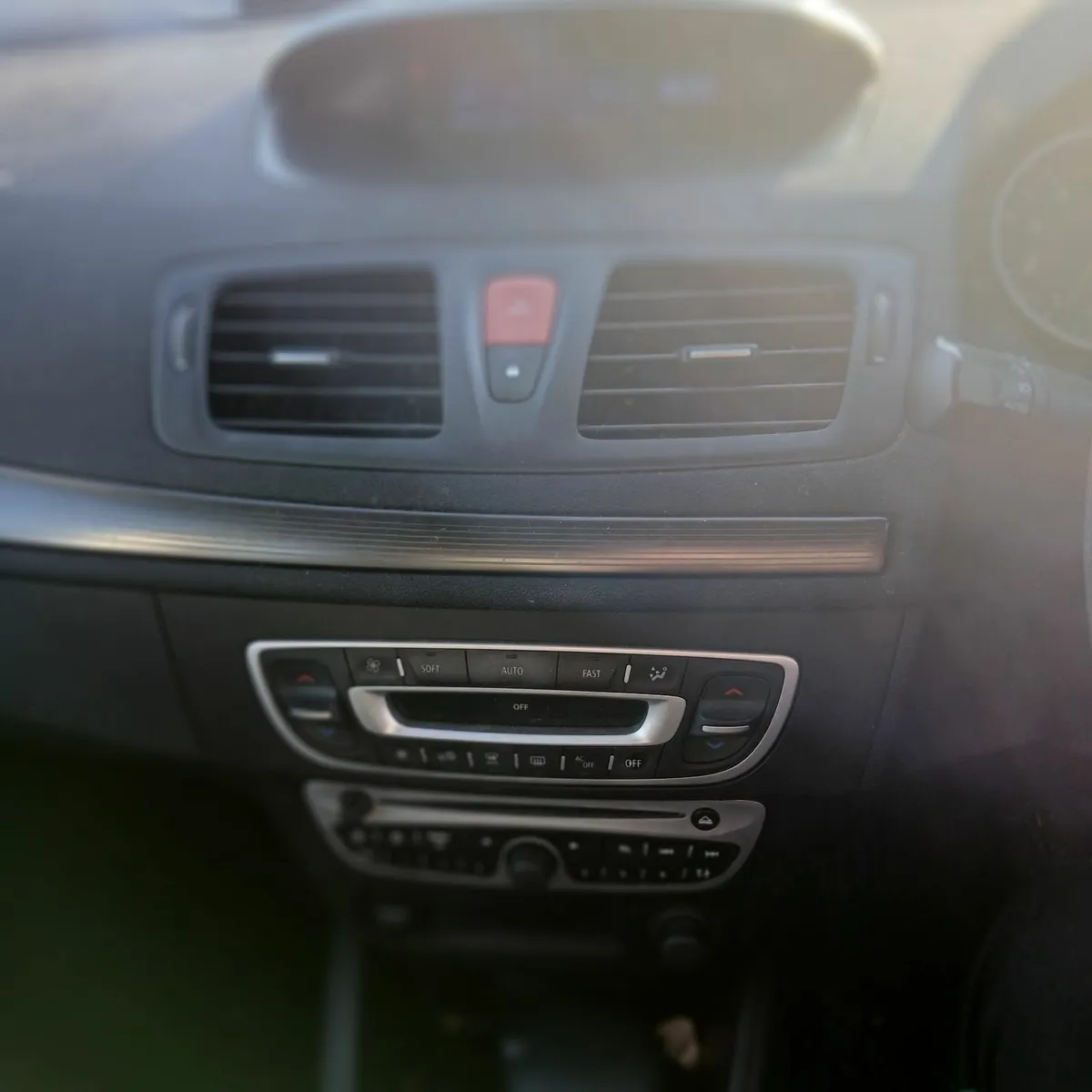 Renault Fluence 2011  ( Tax And New Test today.) - Image 3
