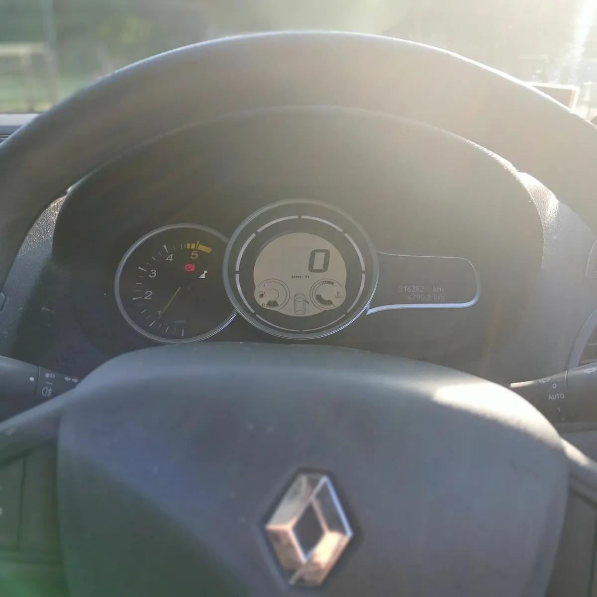 Renault Fluence 2011  ( Tax And New Test today.) - Image 4