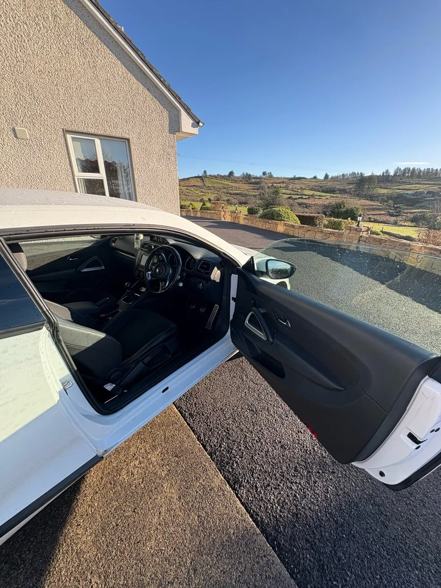 2017 Volkswagen Scirocco SPORT 1.4 TSI MANUAL - Image 4