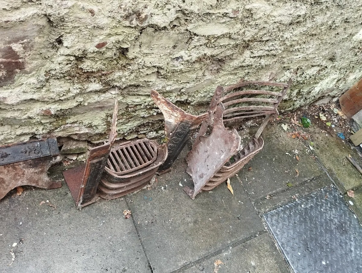 Old fireplace parts - Image 2