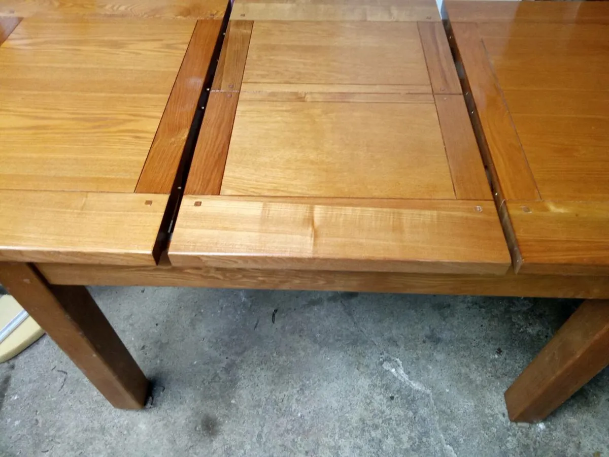 Table & chairs - Image 1