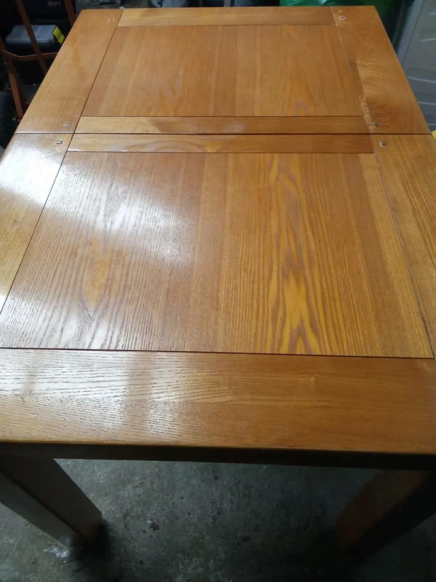 Table & chairs - Image 2