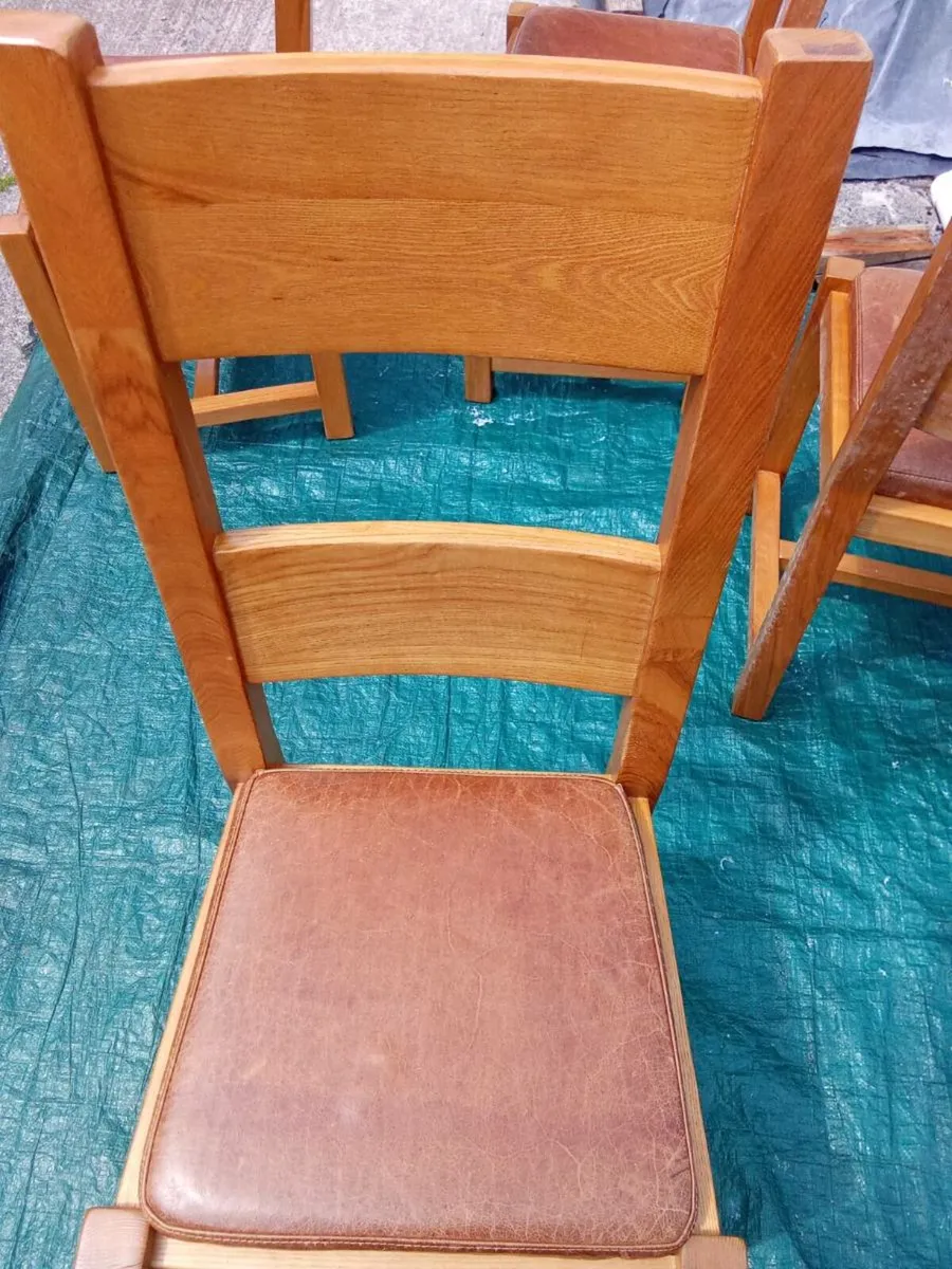 Table & chairs - Image 3