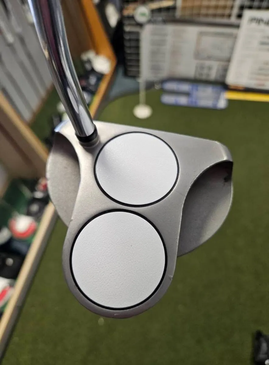Odyssey White Hot 2-Ball Putter - Image 2