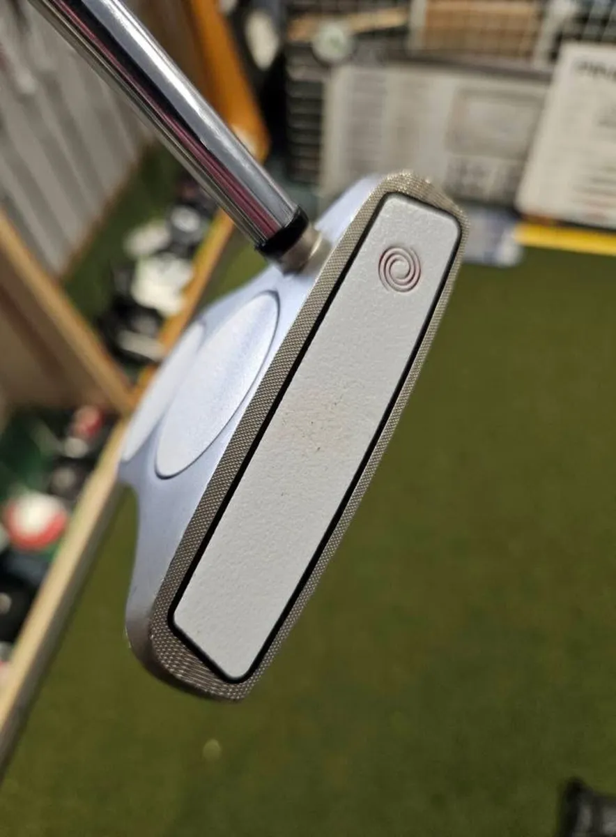 Odyssey White Hot 2-Ball Putter - Image 3