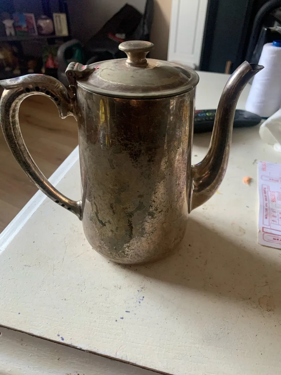 Vintage tea coffee pot with hinged lid