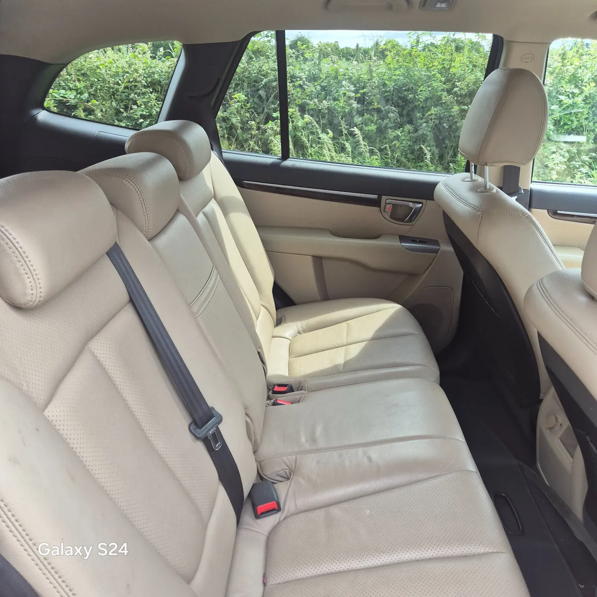 Hyundai Santa Fe 2011 4×4 7 seater - Image 4