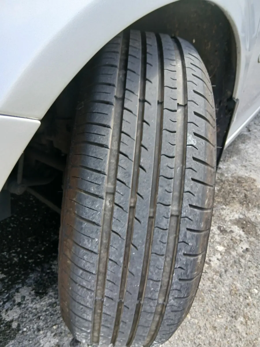 Volkswagen Golf 2008 - Image 2