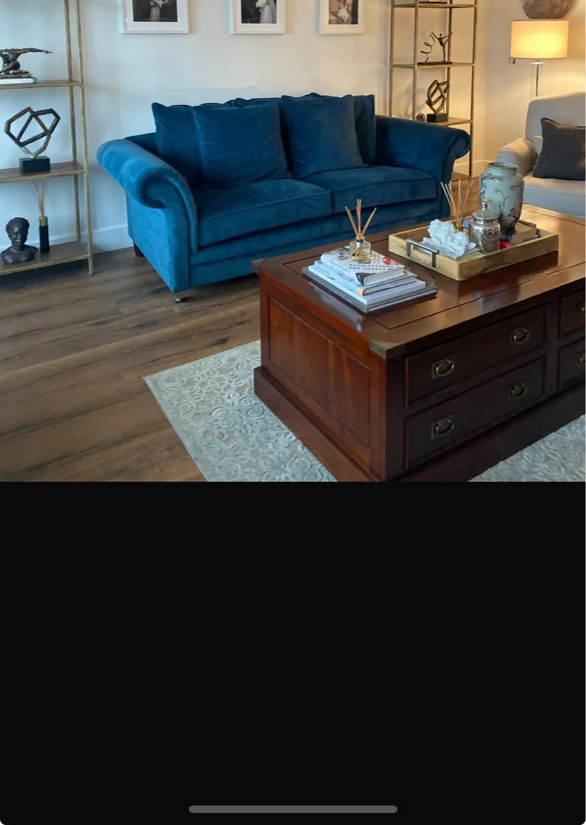 Couches - Image 2
