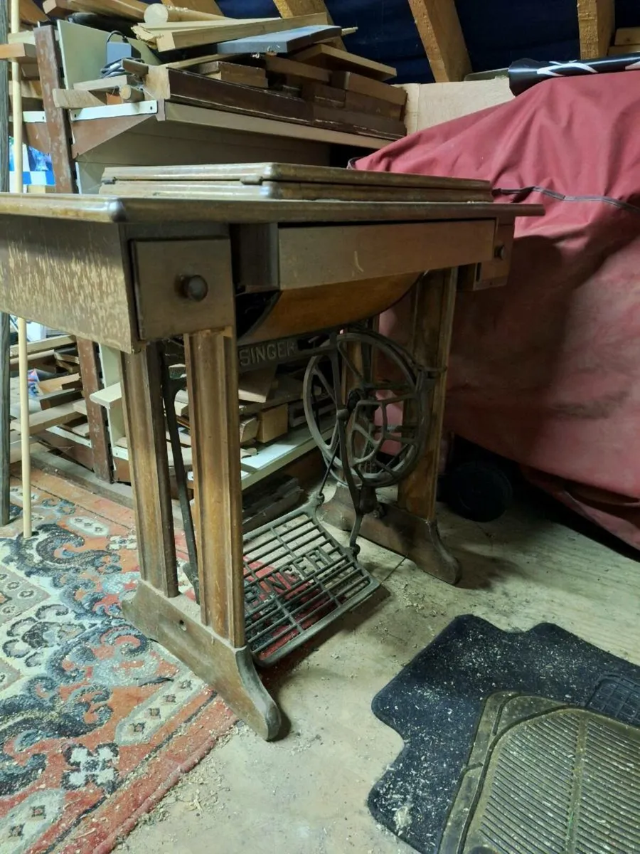 Singer sewing machine - Image 4