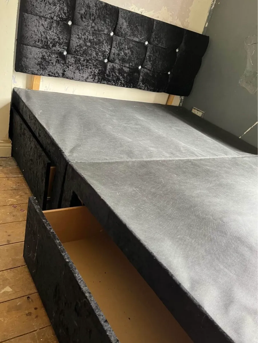 Velvet Bed - Image 1