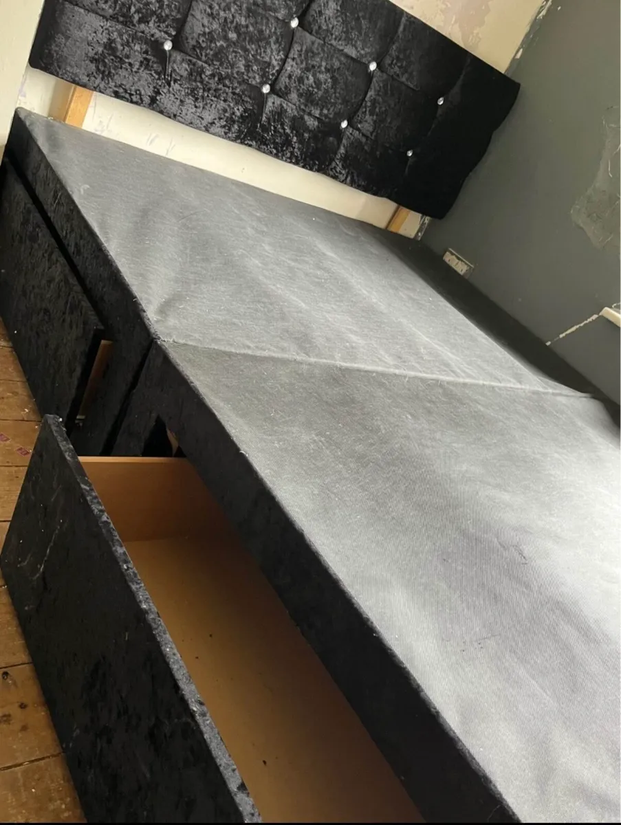 Velvet Bed - Image 2
