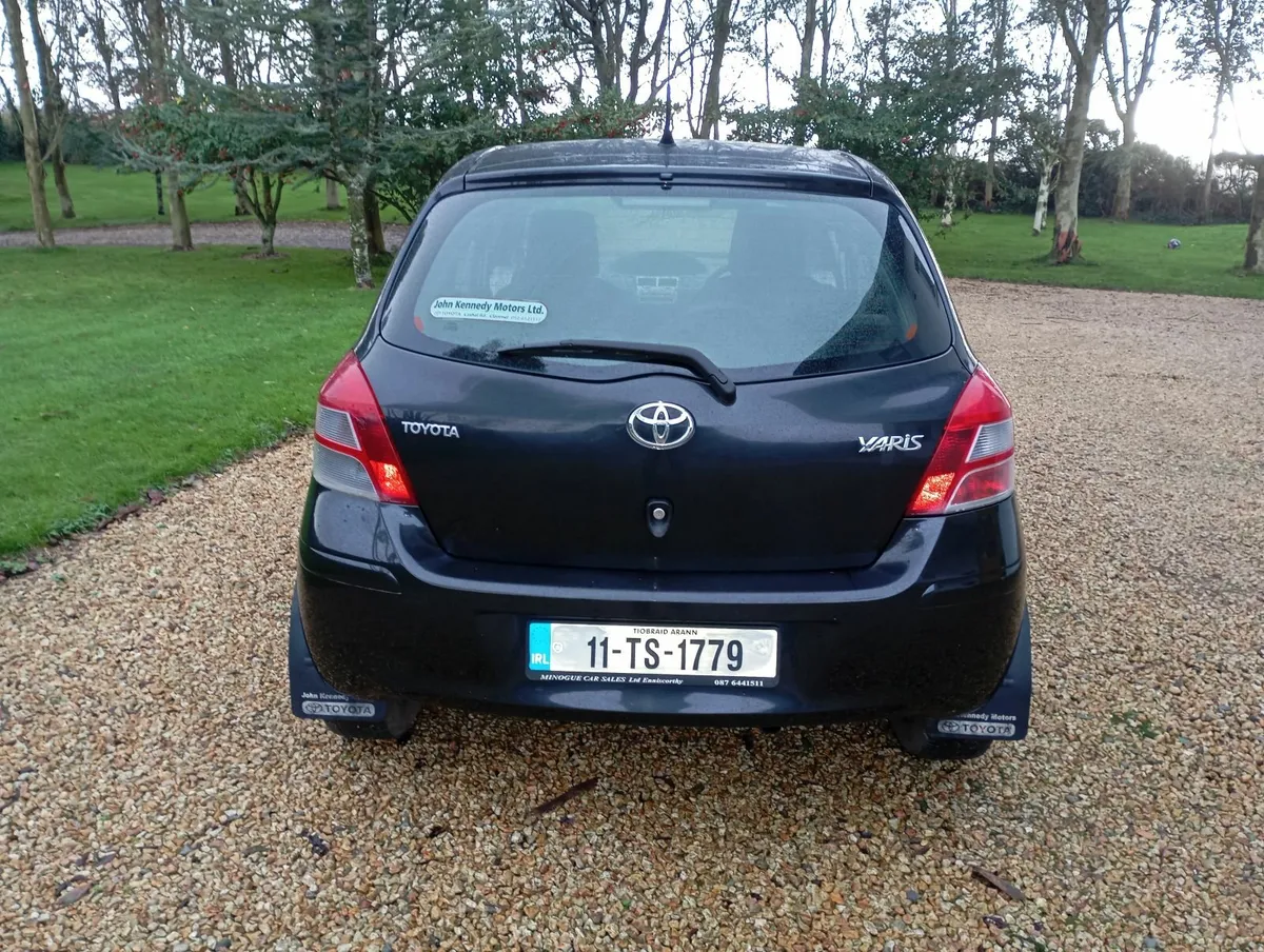Toyota Yaris 2011 - Image 3