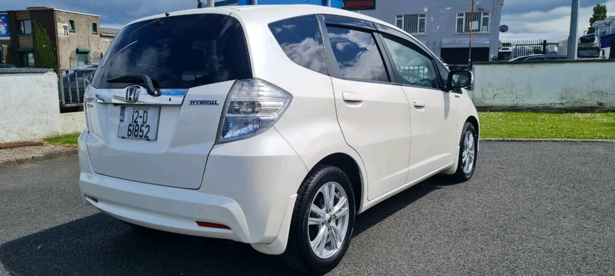 Honda fit hybrid 1.3 petrol automatic - Image 3