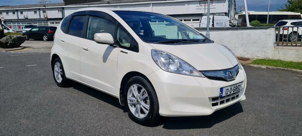 Honda fit hybrid 1.3 petrol automatic - Image 4