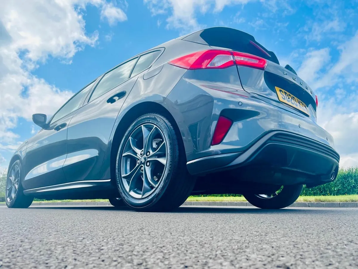 Ford Focus ST-LINE EDITION 5DR 1.5 TDCI 120 M6 - Image 3