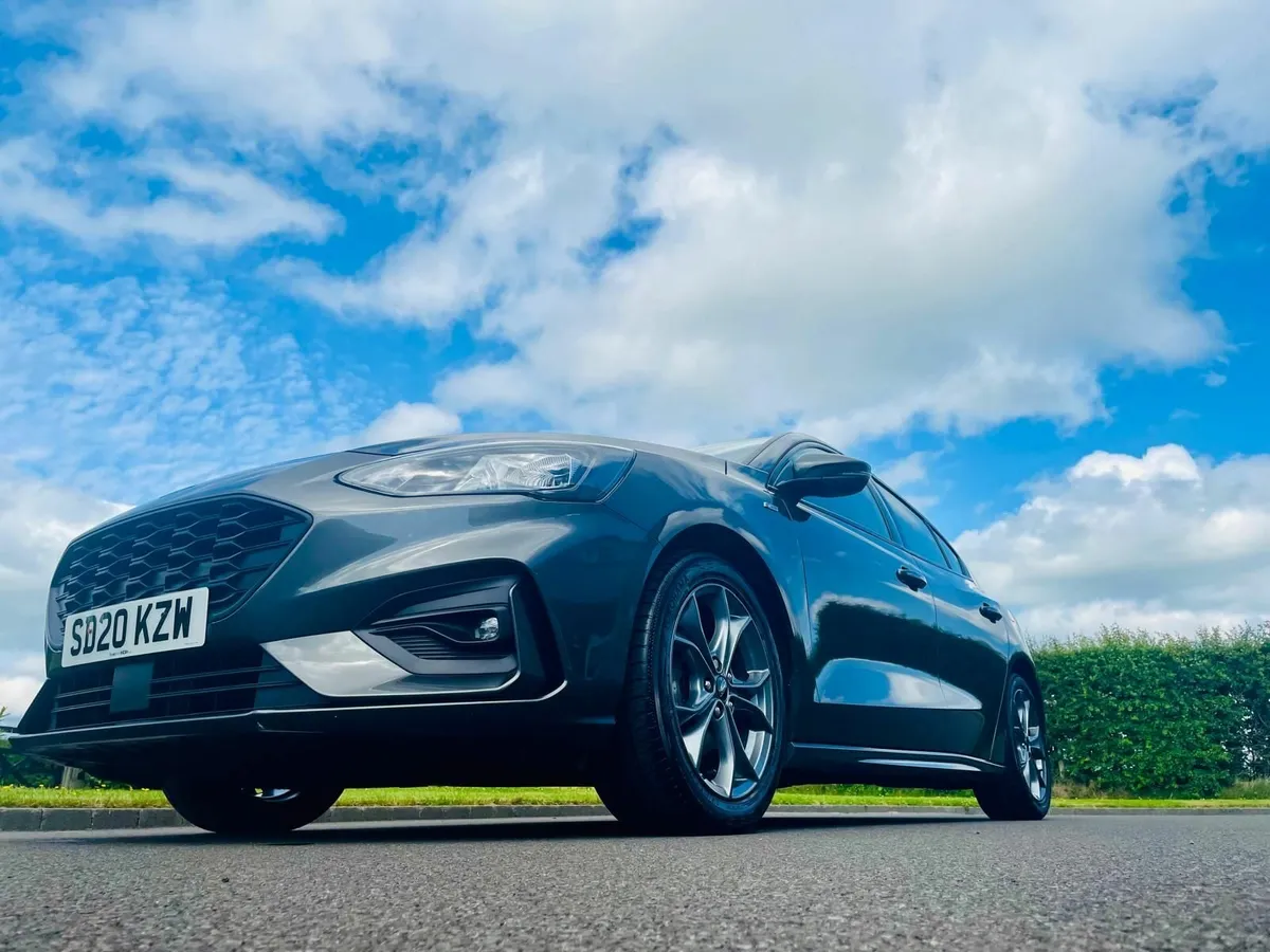 Ford Focus ST-LINE EDITION 5DR 1.5 TDCI 120 M6 - Image 4