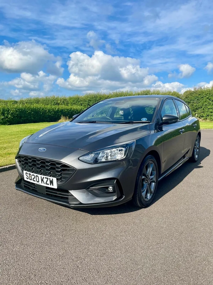 Ford Focus ST-LINE EDITION 5DR 1.5 TDCI 120 M6 - Image 2
