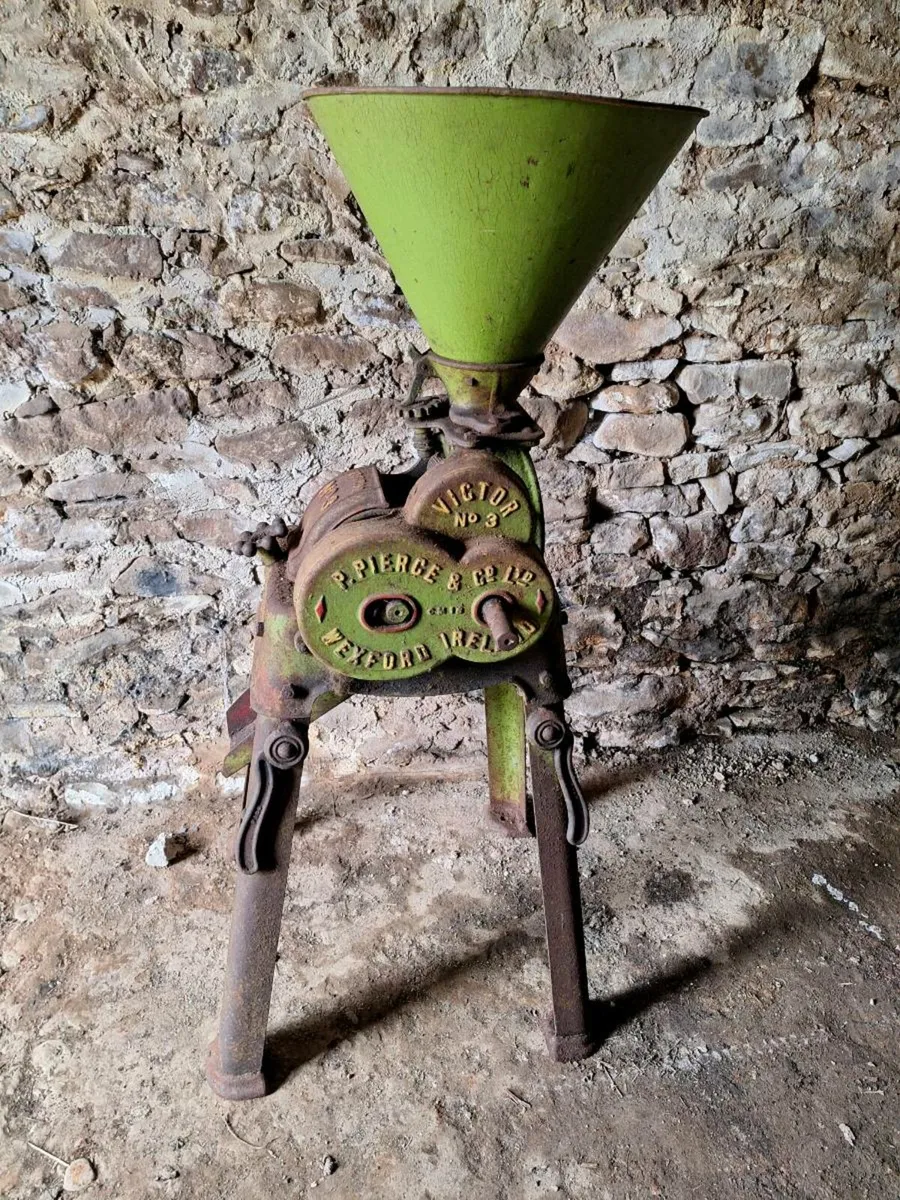 Victor piece corn roller