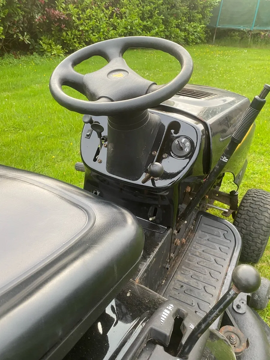 Partner ride on lawnmower - Image 3