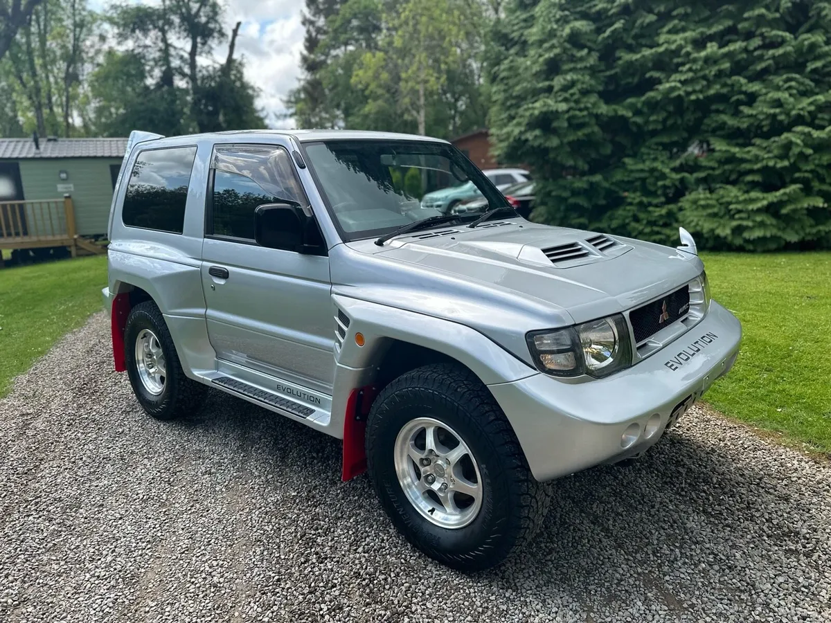 MITSUBISHI PAJERO EVOLUTION DAKAR LEGEND - Image 1