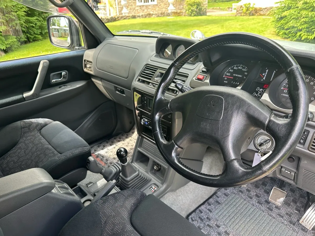 MITSUBISHI PAJERO EVOLUTION DAKAR LEGEND - Image 2