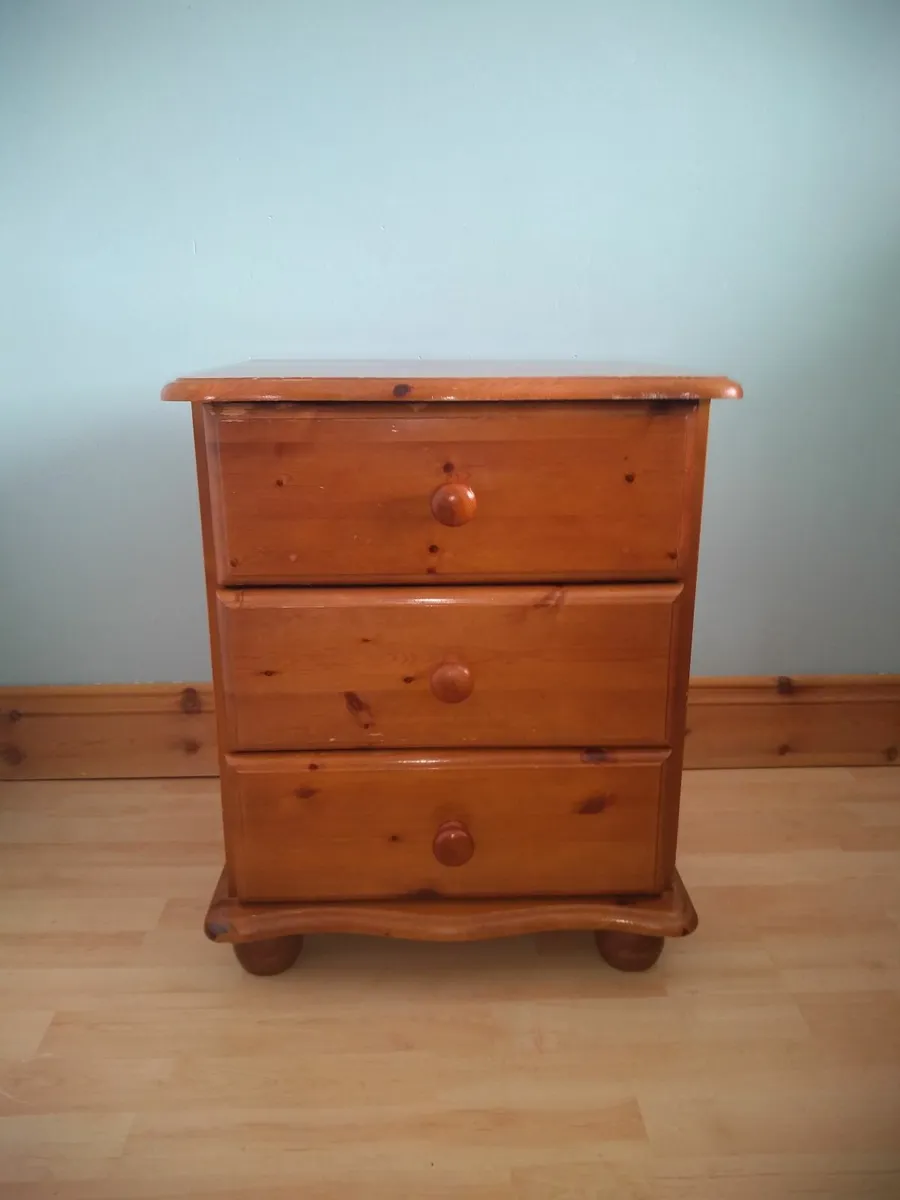 Pair of bedside lockers - Image 3