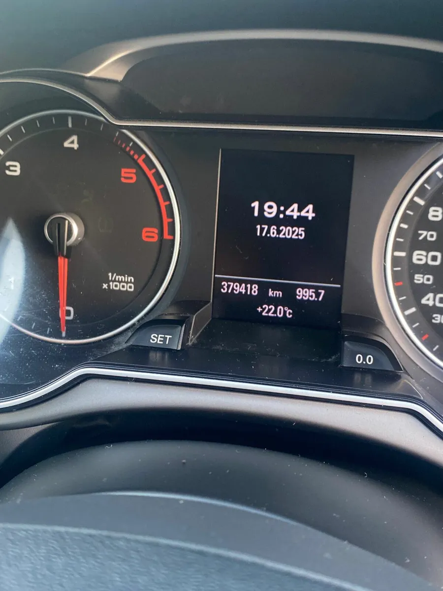 Audi A4 tdi 2014 SE - Image 4