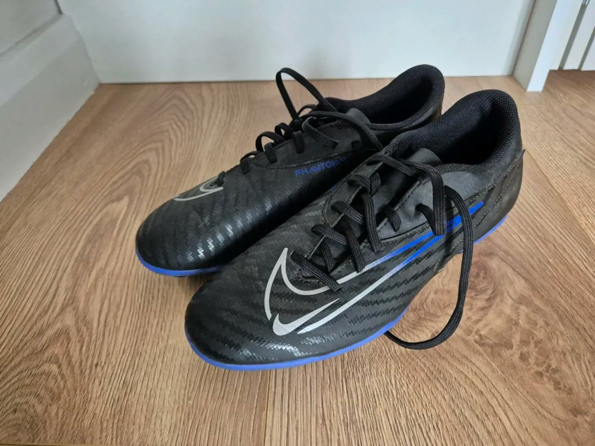 Phantom GX soccer boots size uk 7 - Image 1